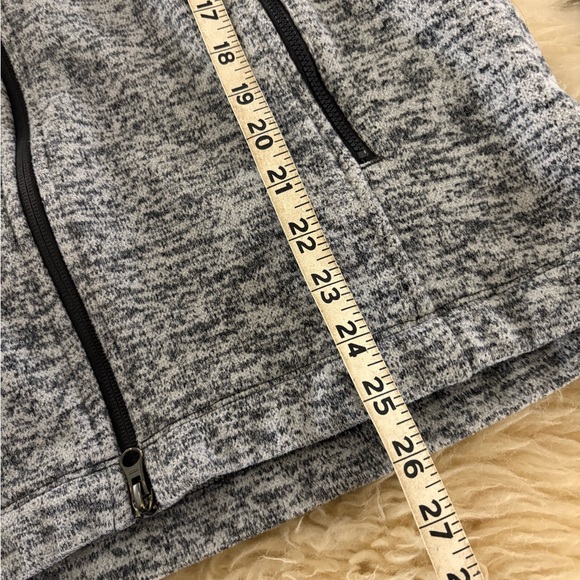 The North Face Indi 2 Hooded Heathered Gray and Black Parka Jacket - Picture 4 of 5